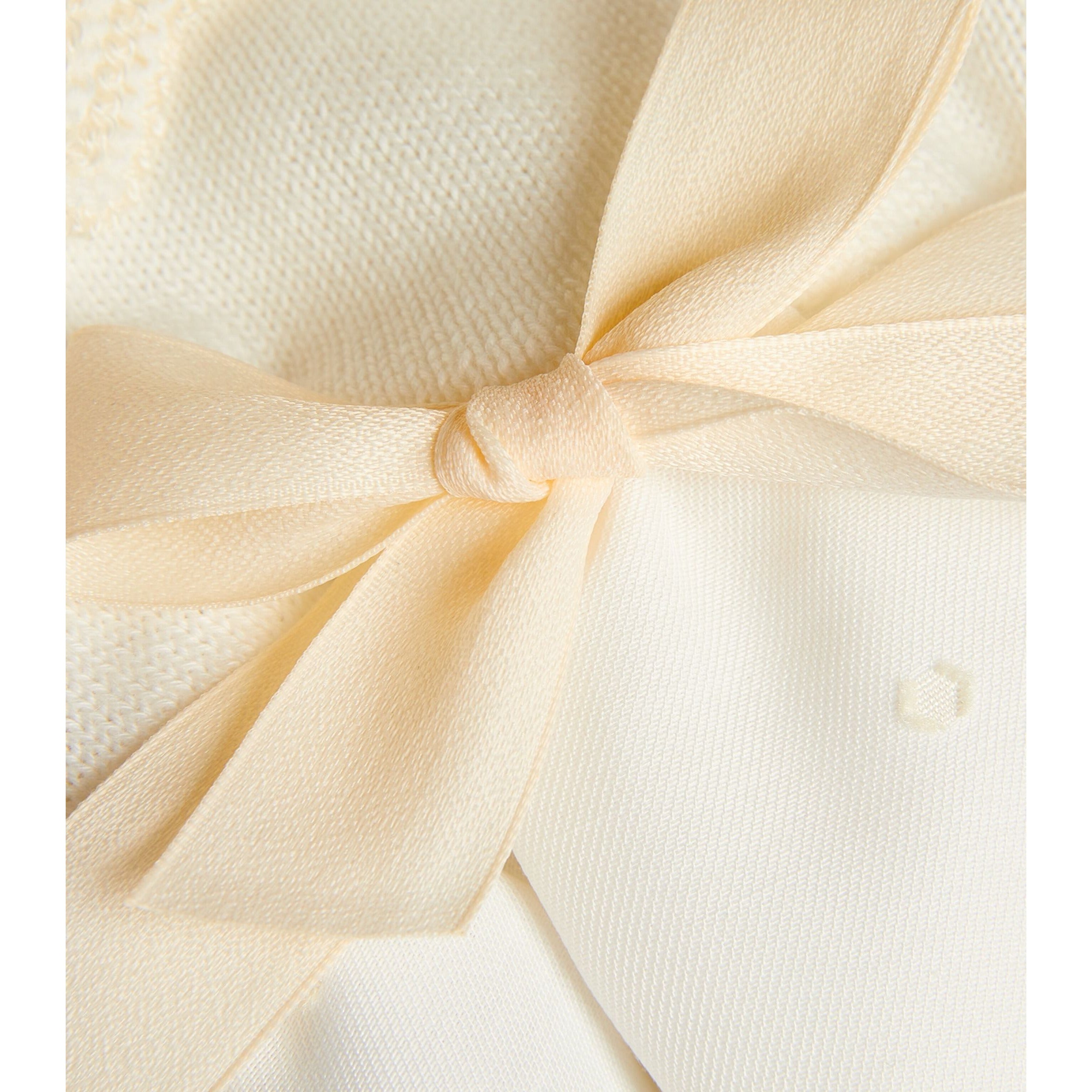 SCALLOP COLLAR BOW DETAIL